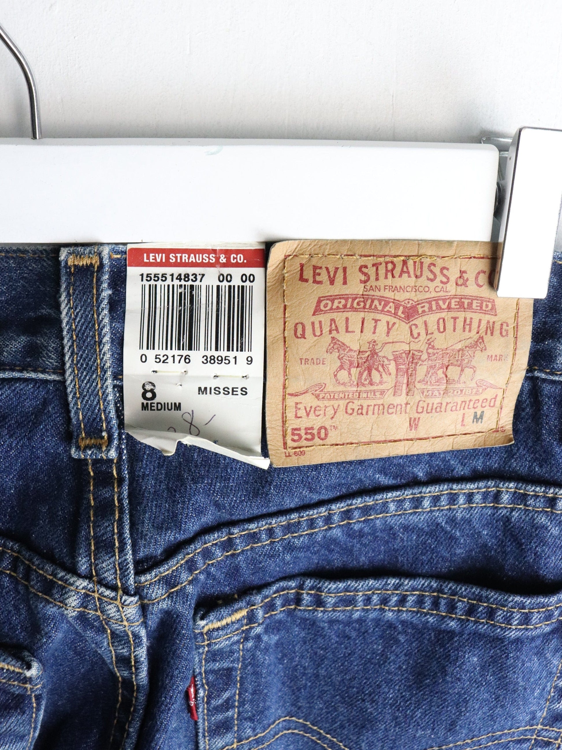 Vintage Levi's Denim Jeans Womens 8 Blue Relaxed Tapered from propervintagecanada