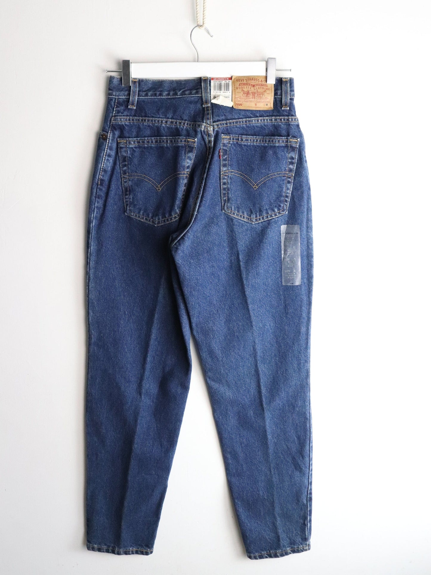 Vintage Levi's Denim Jeans Womens 8 Blue Relaxed Tapered from propervintagecanada