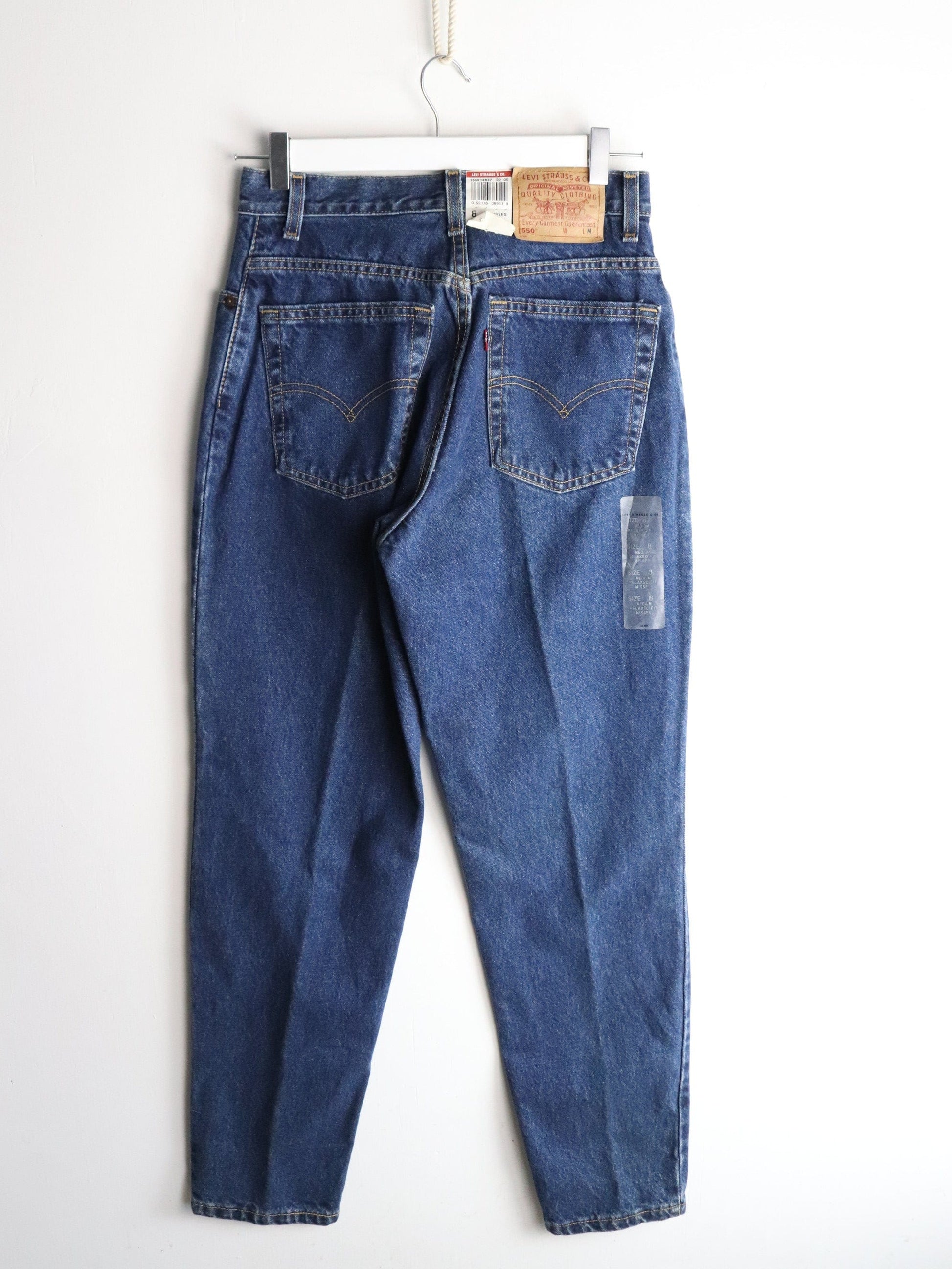 Vintage Levi's Denim Jeans Womens 8 Blue Relaxed Tapered from propervintagecanada