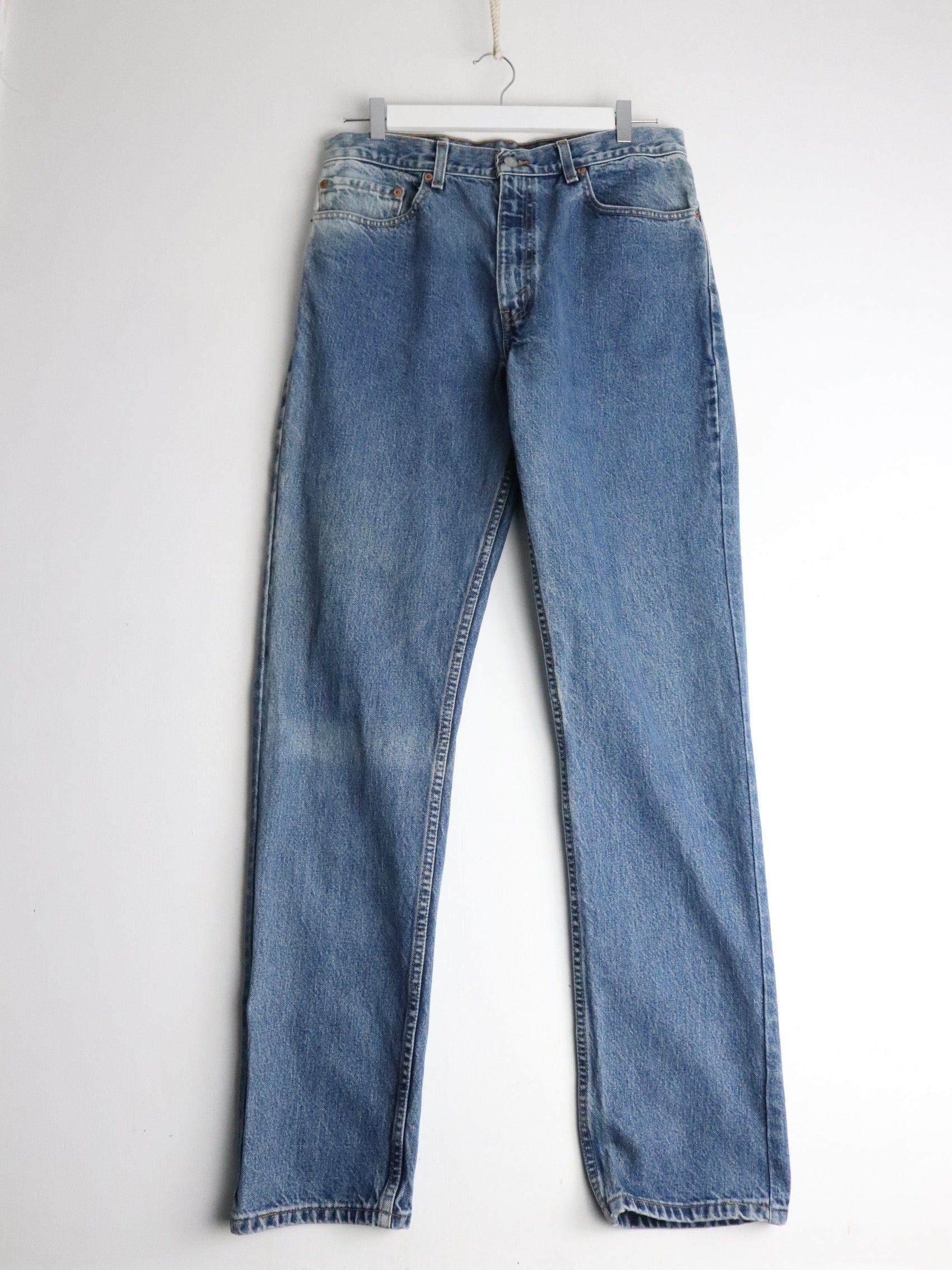 Vintage Levi's Pants Fits Mens 32 x 33 Blue Denim Jeans 505 Regular Straight from propervintagecanada