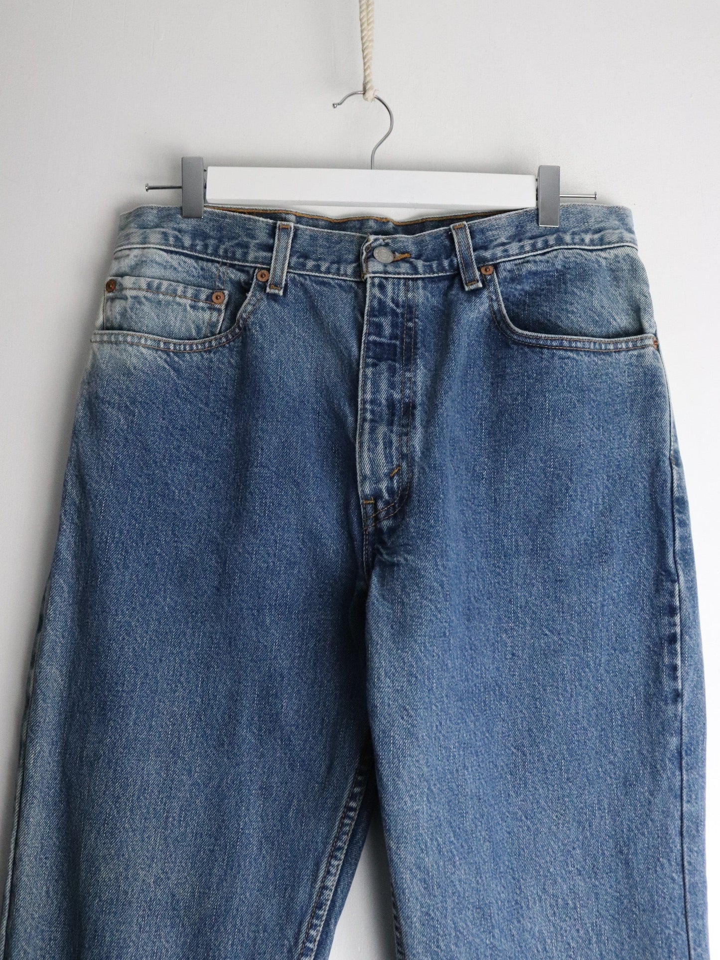 Vintage Levi's Pants Fits Mens 32 x 33 Blue Denim Jeans 505 Regular Straight