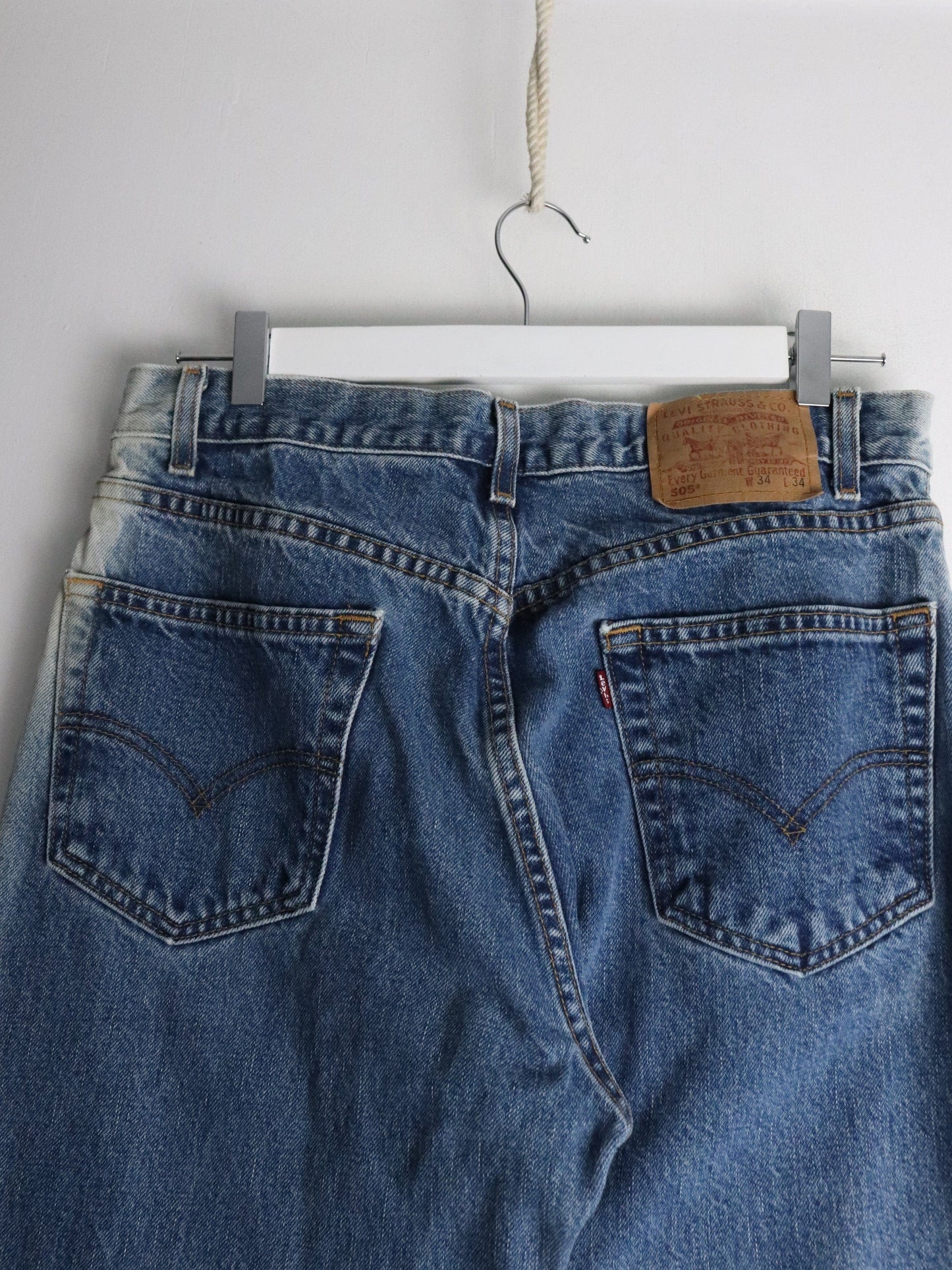 Vintage Levi's Pants Fits Mens 32 x 33 Blue Denim Jeans 505 Regular Straight