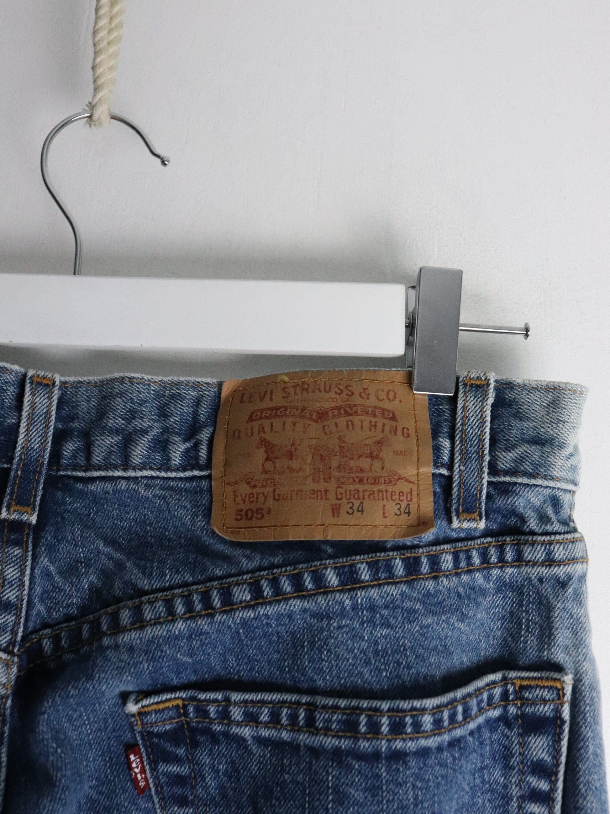 Vintage Levi's Pants Fits Mens 32 x 33 Blue Denim Jeans 505 Regular Straight