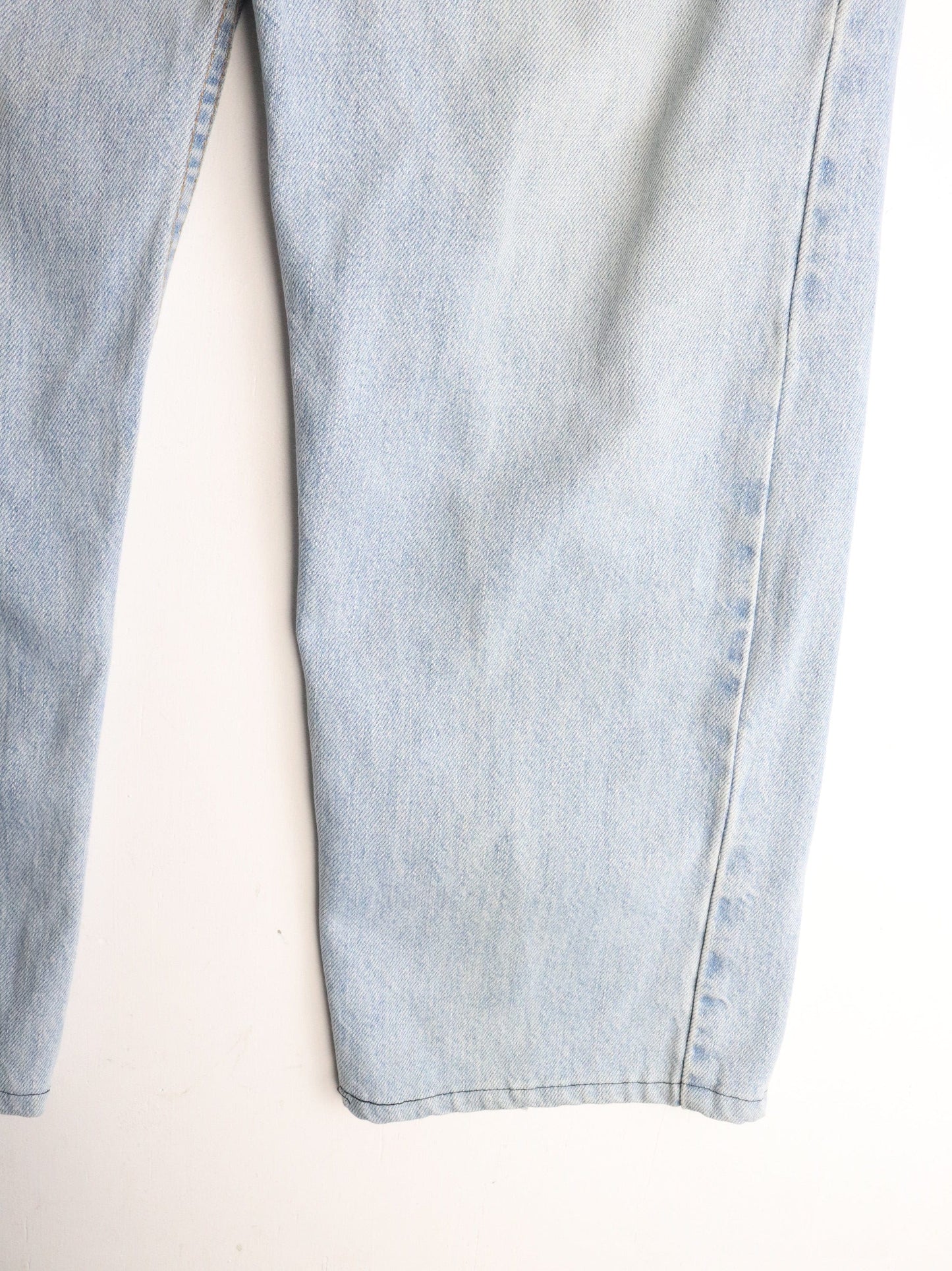 Vintage Levi's Pants Fits Mens 36 x 28 Blue Denim Jeans 505 Regular Straight from propervintagecanada