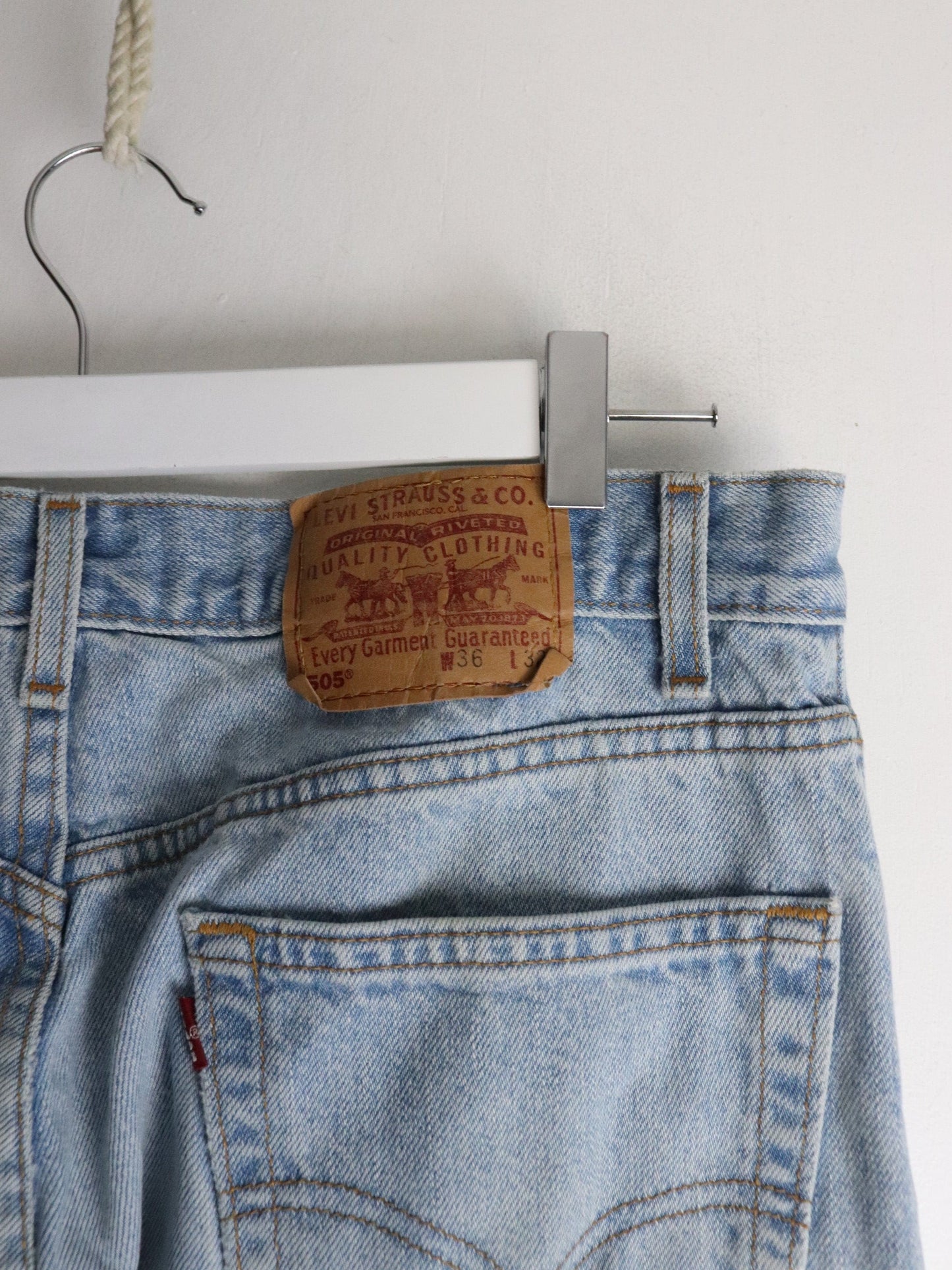 Vintage Levi's Pants Fits Mens 36 x 28 Blue Denim Jeans 505 Regular Straight from propervintagecanada