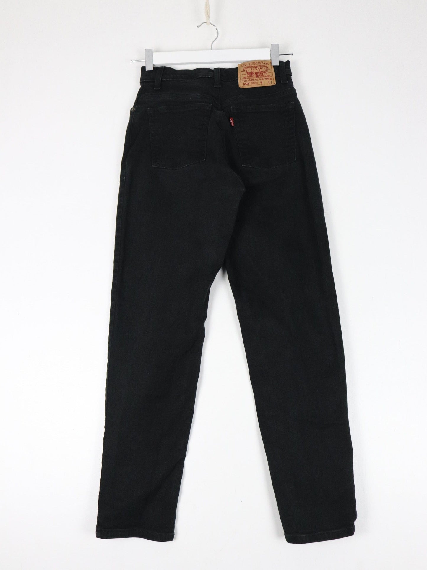 Vintage Levi's Pants Womens 4 Black Denim Jeans 550 Relaxed Tapered 25 x 28 from propervintagecanada