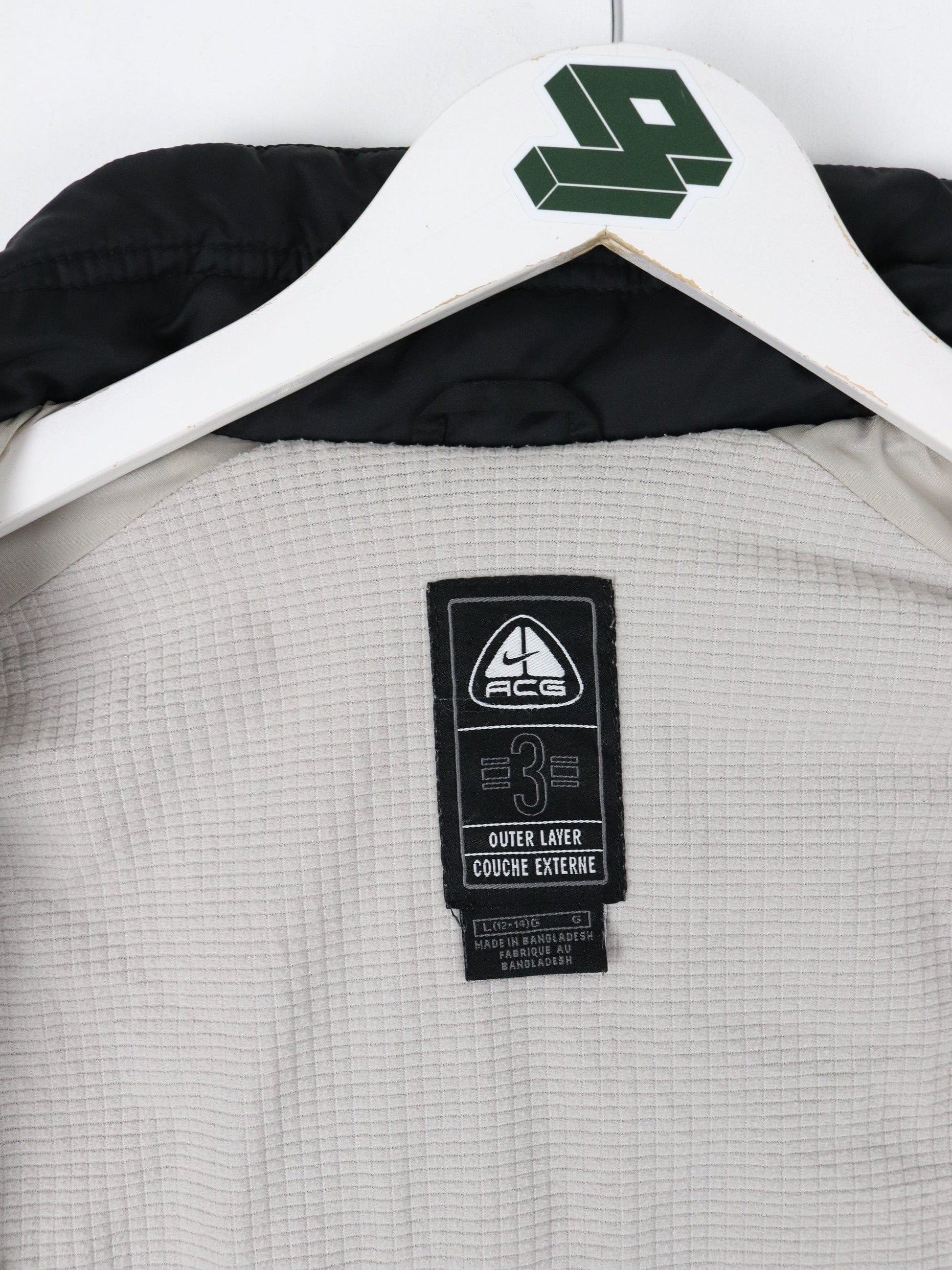 Vintage Nike ACG Jacket Womens Large Black Quilt Coat Outdoors Layer 3 from propervintagecanada