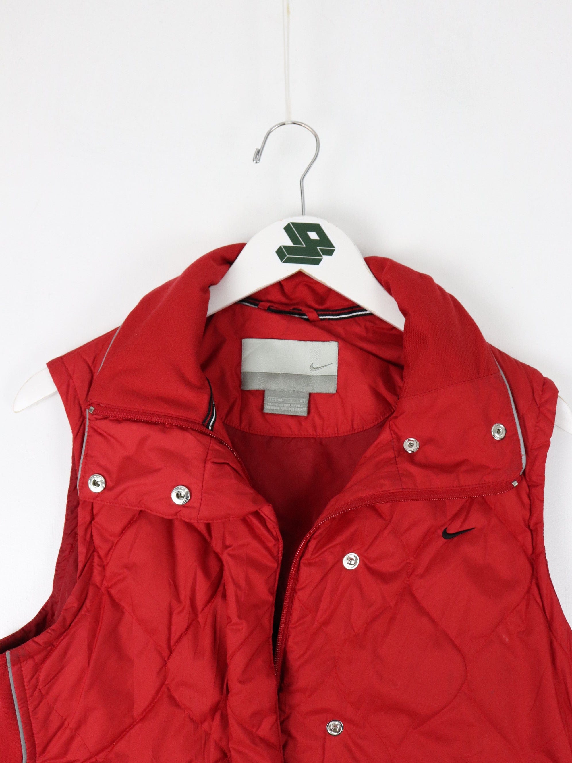 red nike gilet