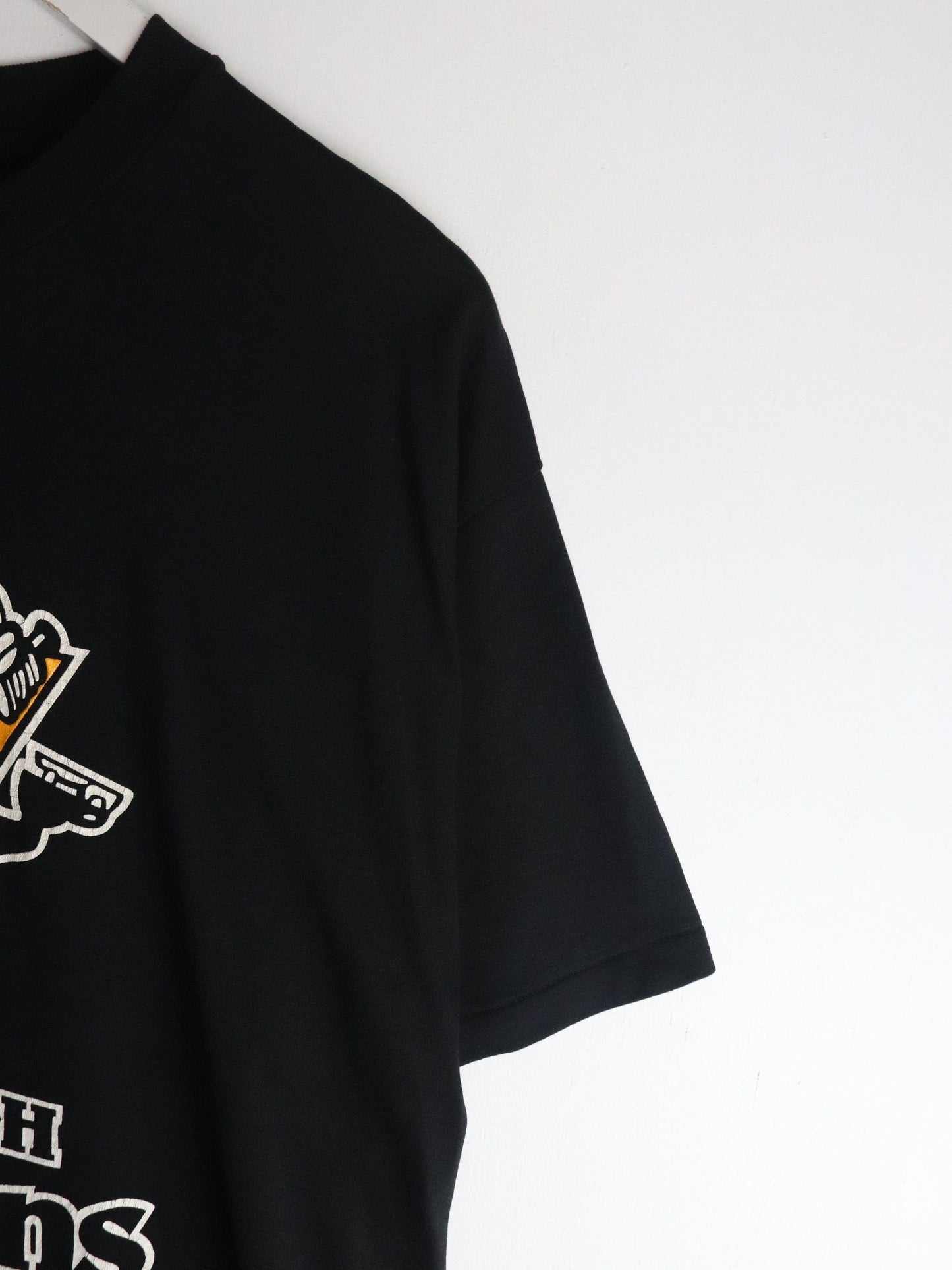 Vintage Pittsburgh Penguins T Shirt Mens Large Black Lemieux from propervintagecanada
