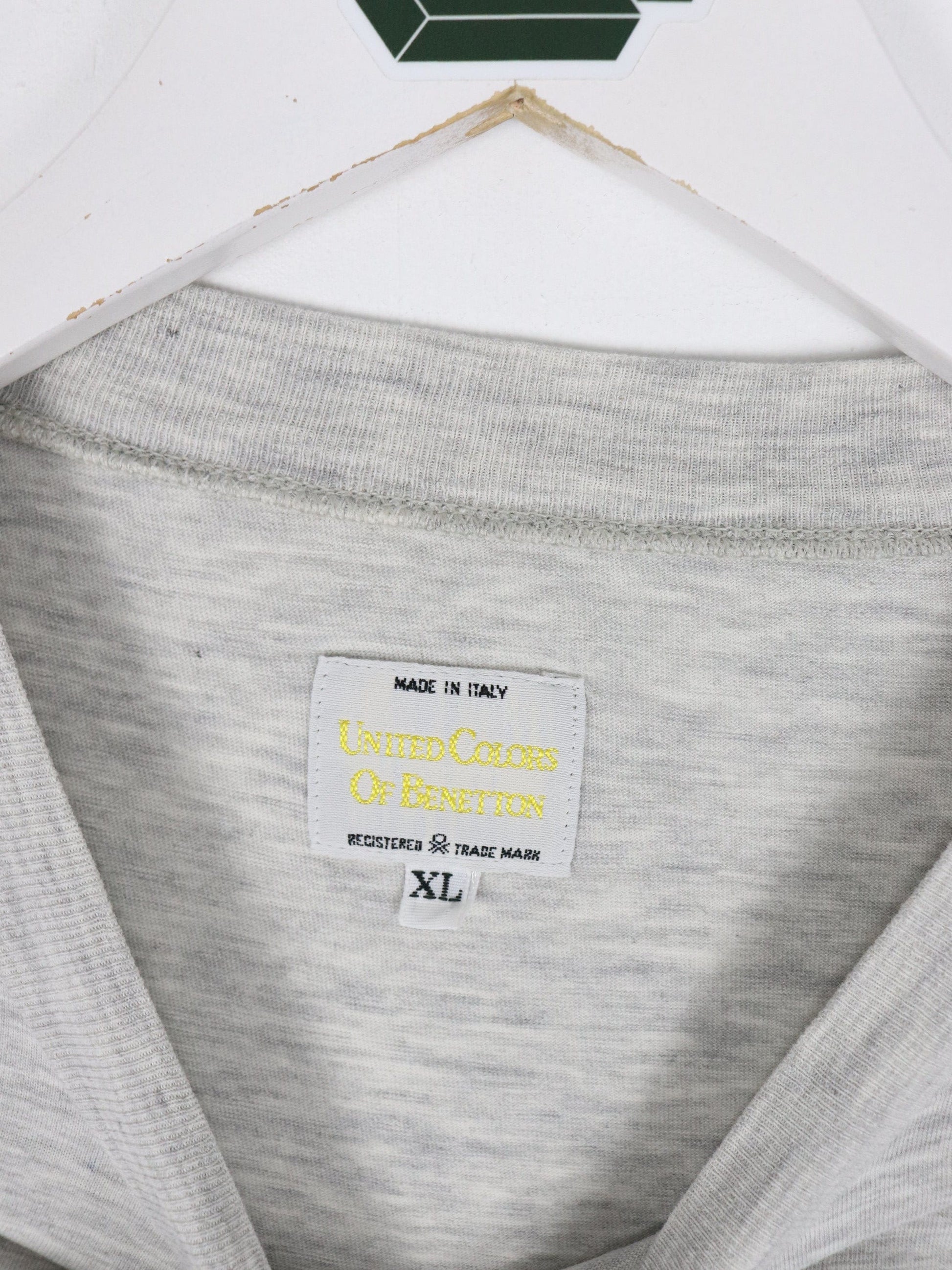 Vintage United Colors of Benetton T Shirt Mens XL Grey USA Flag from propervintagecanada