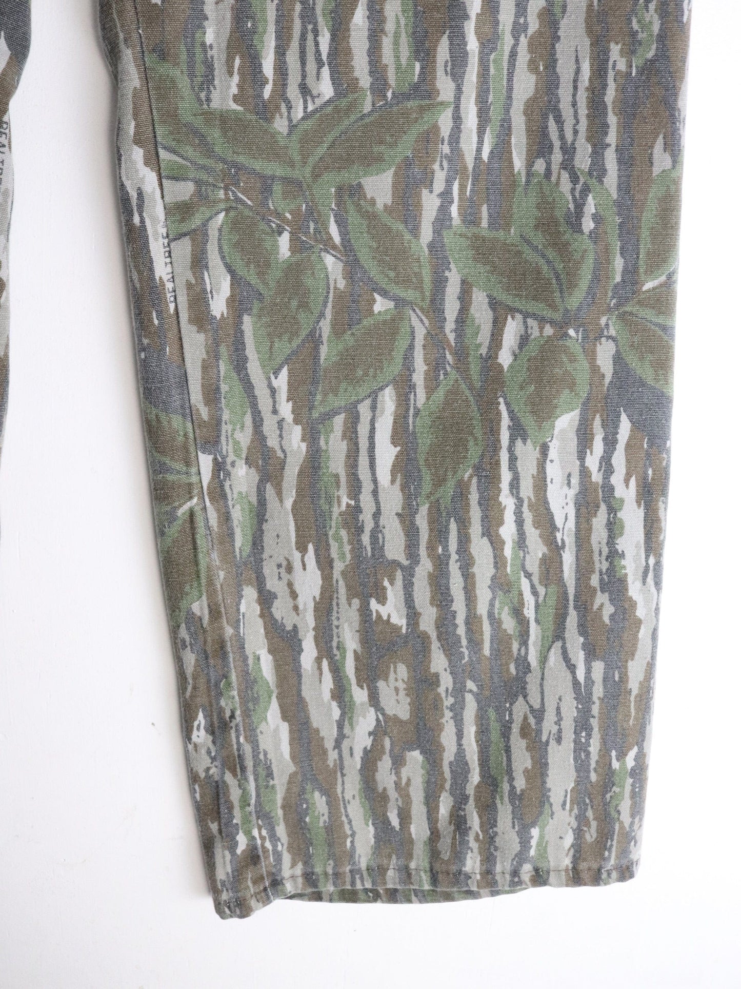 Vintage Walls Pants Mens 35 x 30 Brown Bark Camo from propervintagecanada