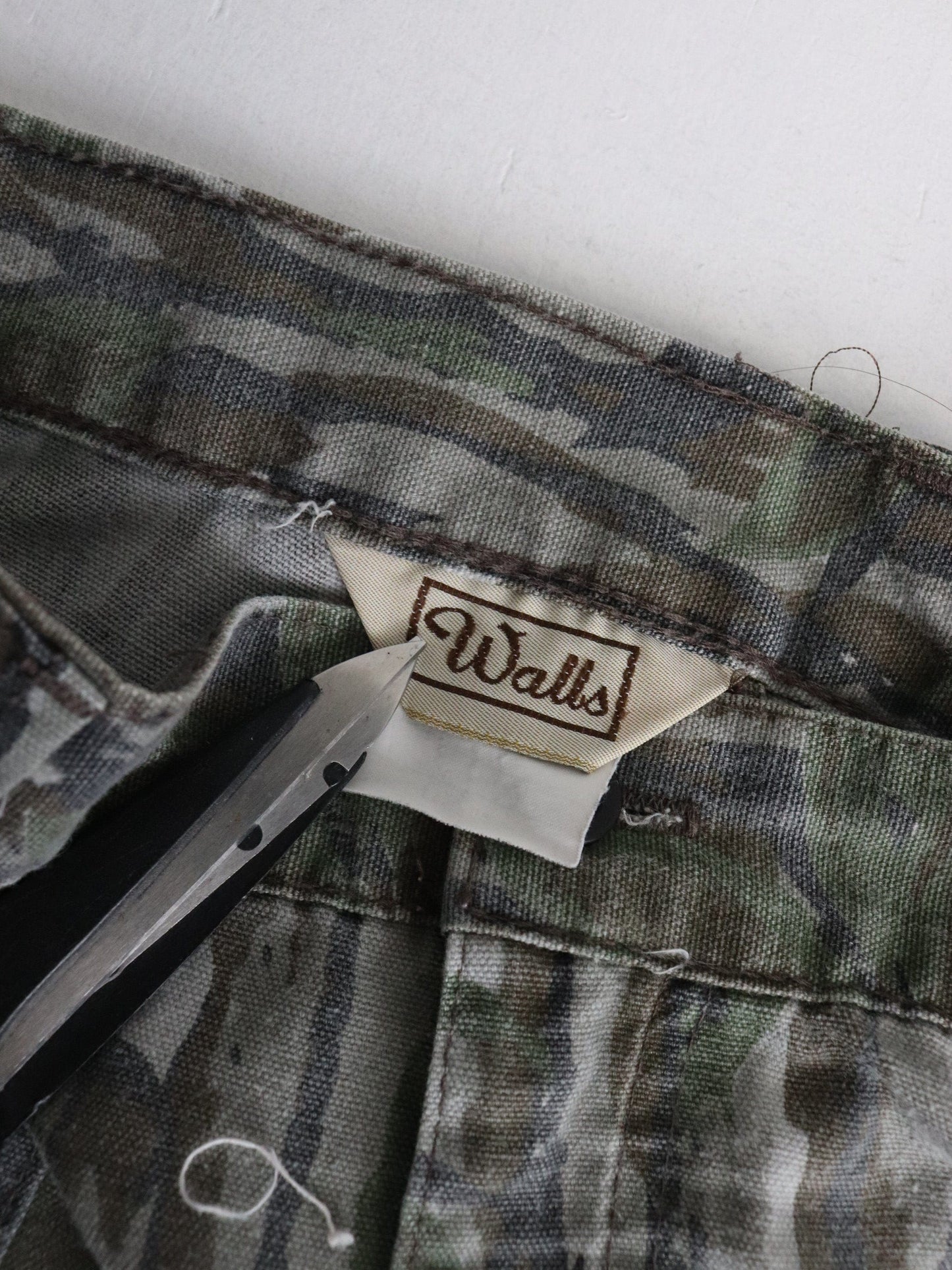 Vintage Walls Pants Mens 35 x 30 Brown Bark Camo from propervintagecanada