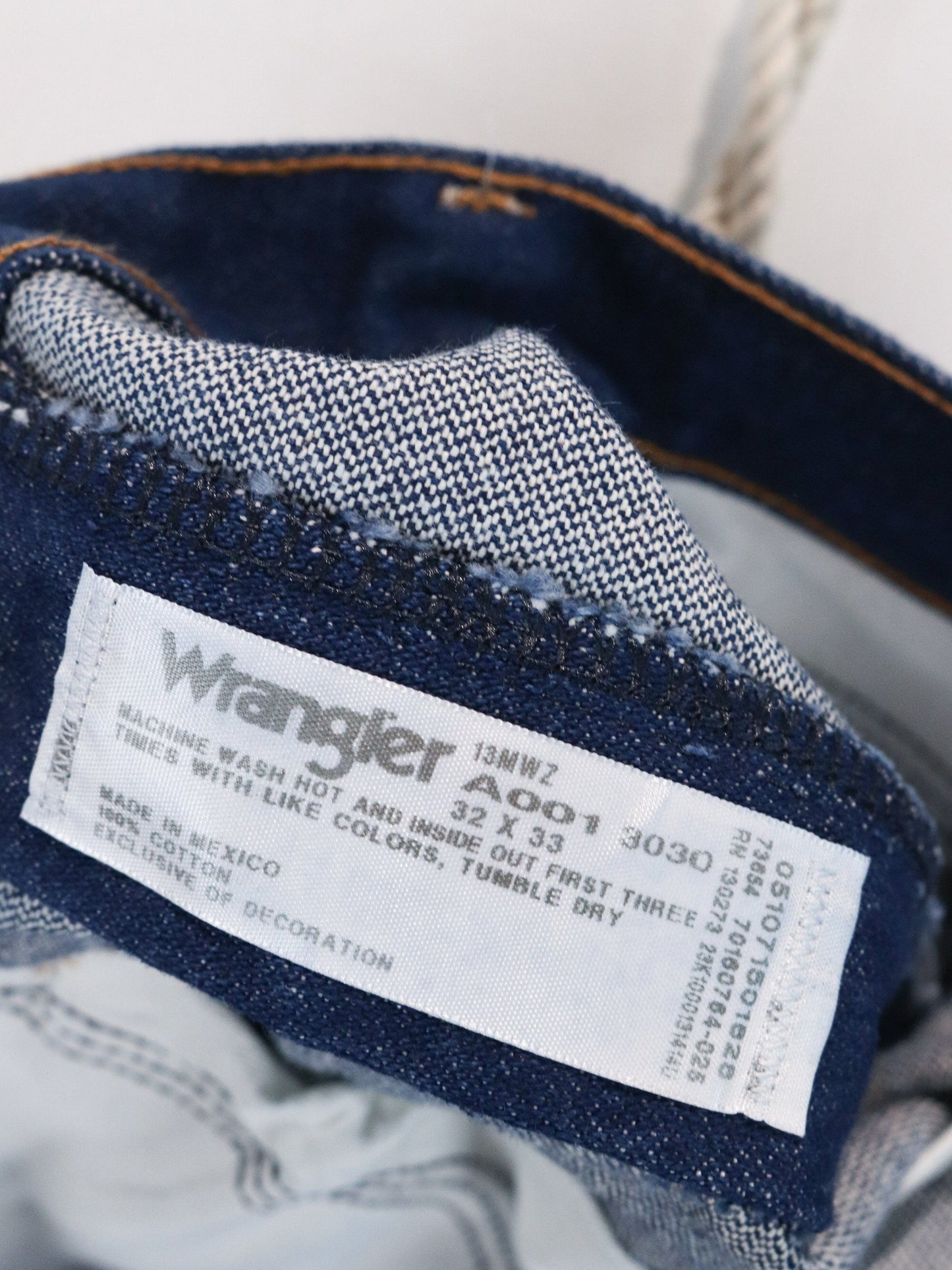 Vintage Wrangler Denim Jeans Mens 32 x 33 Blue from propervintagecanada