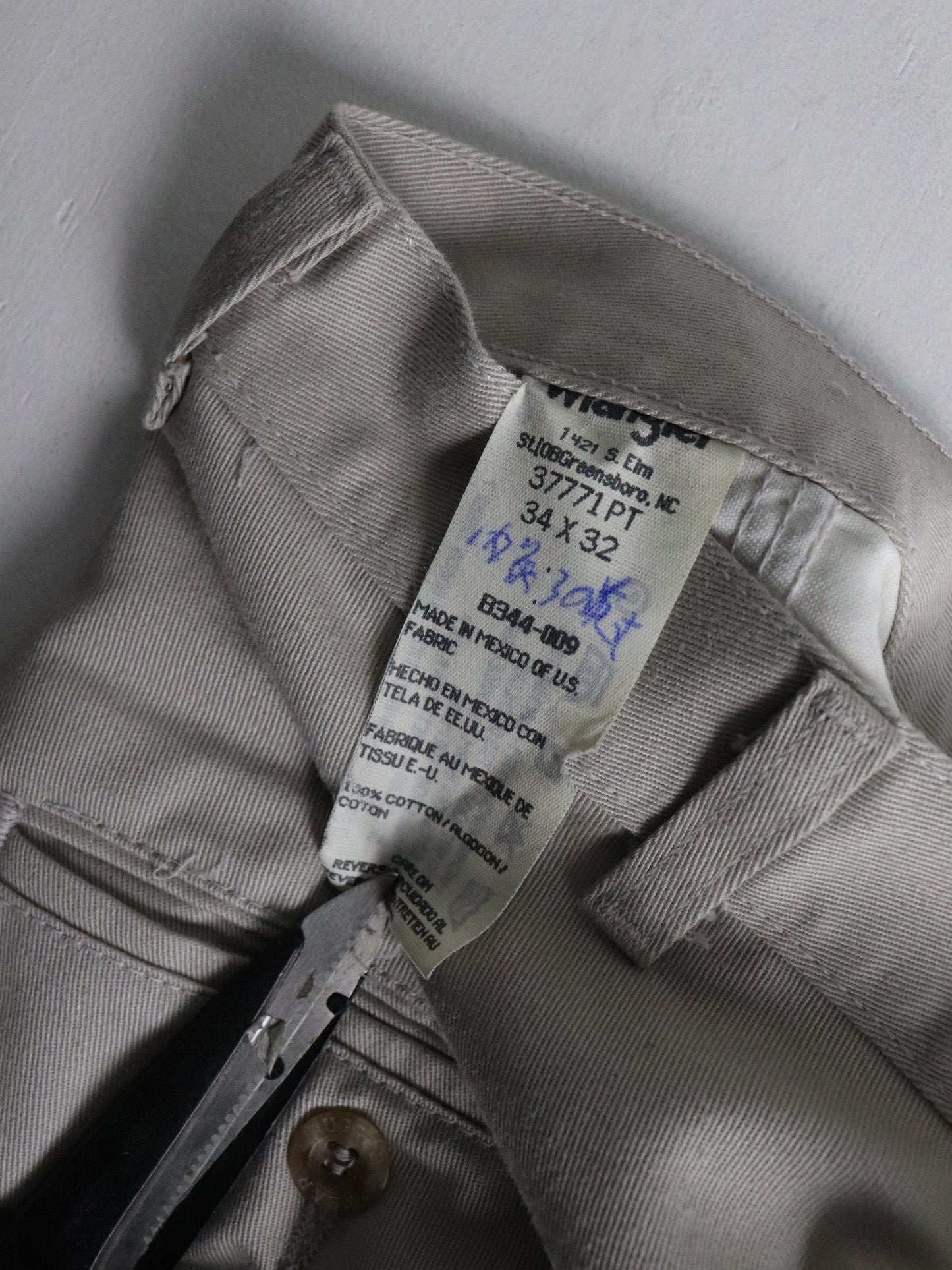 Vintage Wrangler Pants Mens 34 x 32 Beige Chino from propervintagecanada