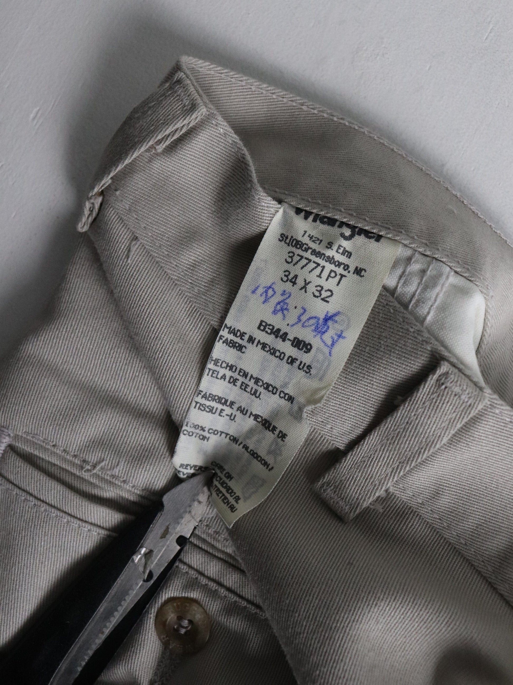 Vintage Wrangler Pants Mens 34 x 32 Beige Chino from propervintagecanada