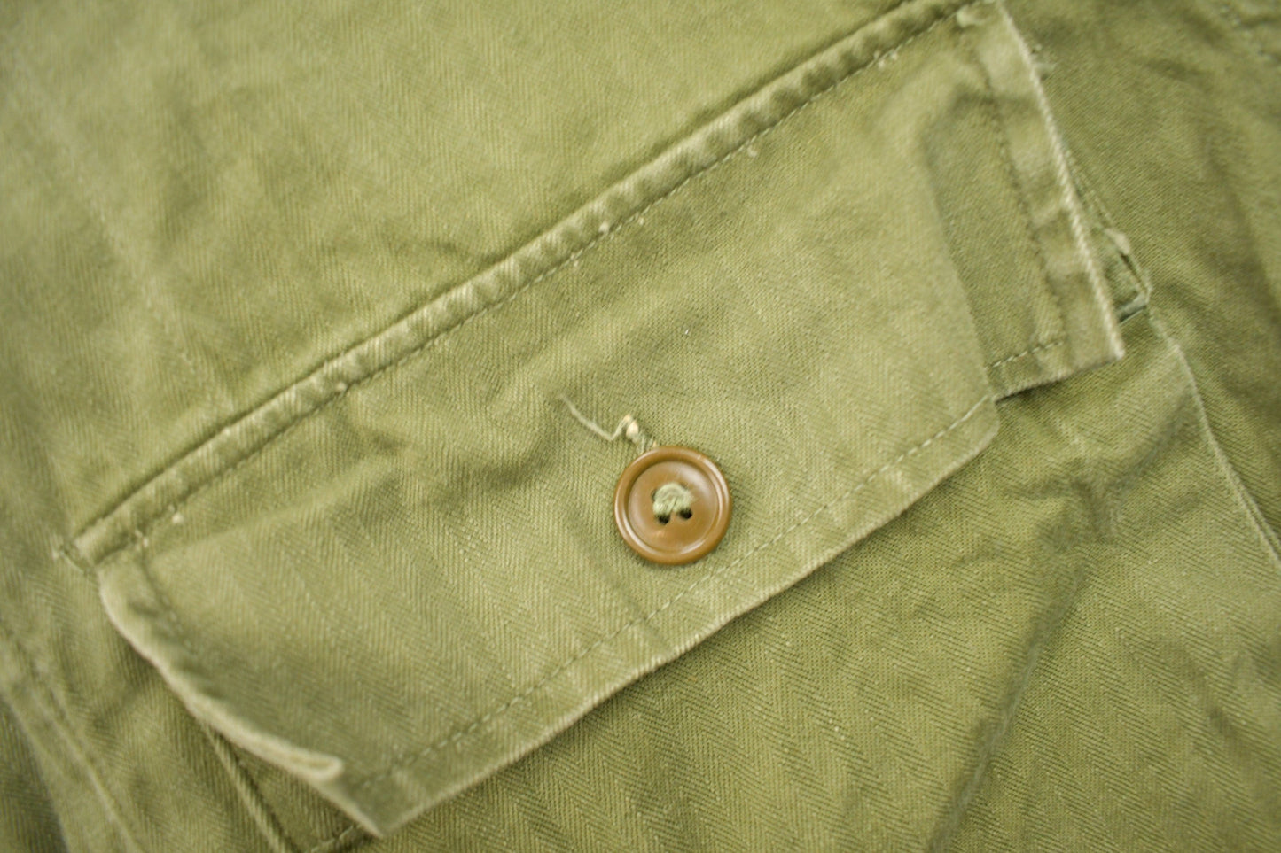 Vintage WW2 1940s Herringbone Military Jacket Army Men's Medium from propervintagecanada