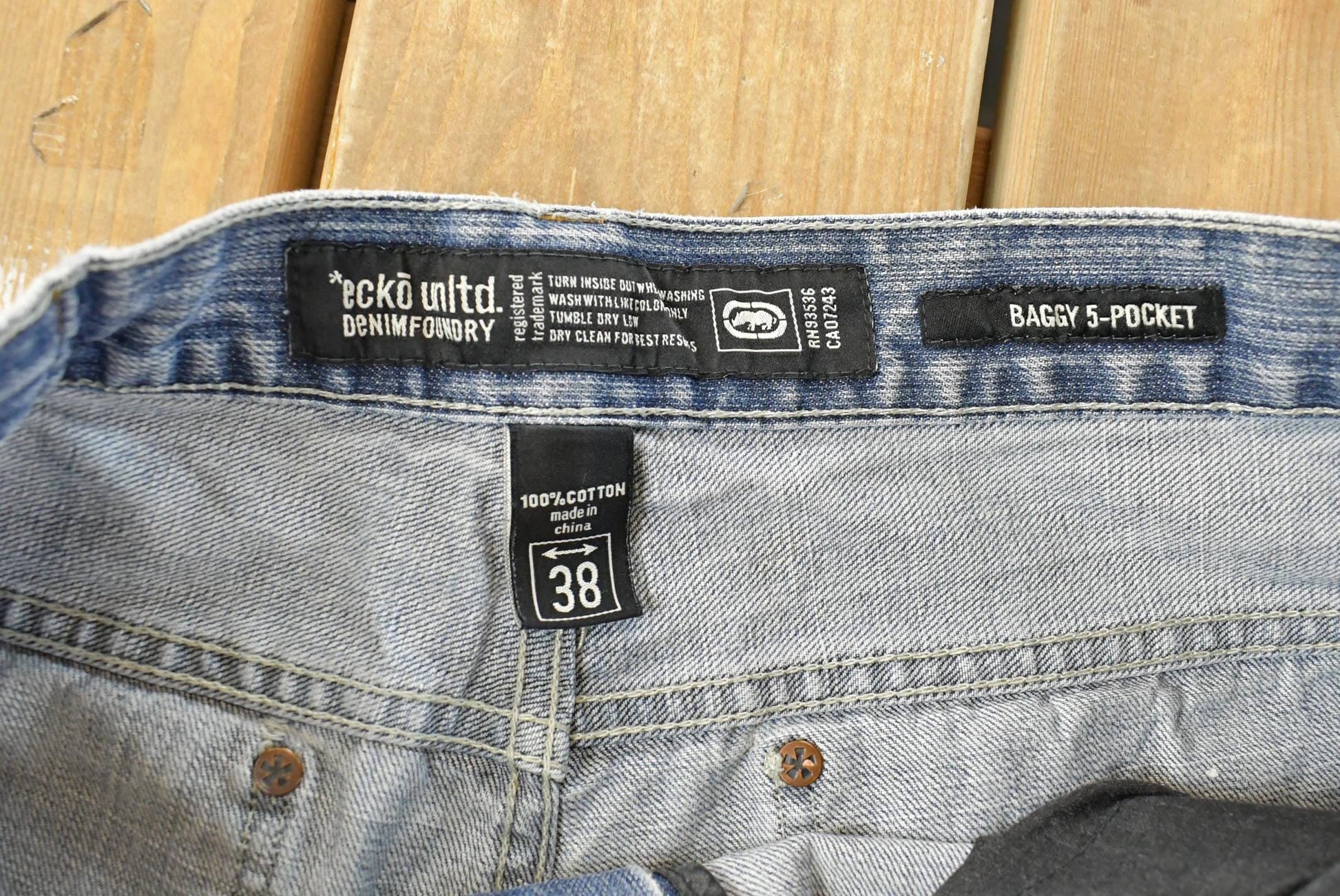 Vintage Y2K Ecko Unltd Denim Jeans Baggy Men's 38 x 32 from propervintagecanada