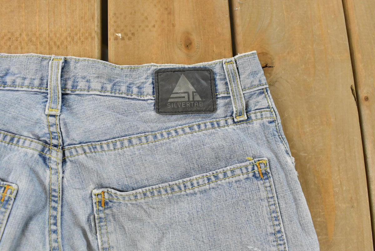 Vintage Y2K Levi Silver Tab Baggy Denim Jeans Men's 32 x 32 from propervintagecanada