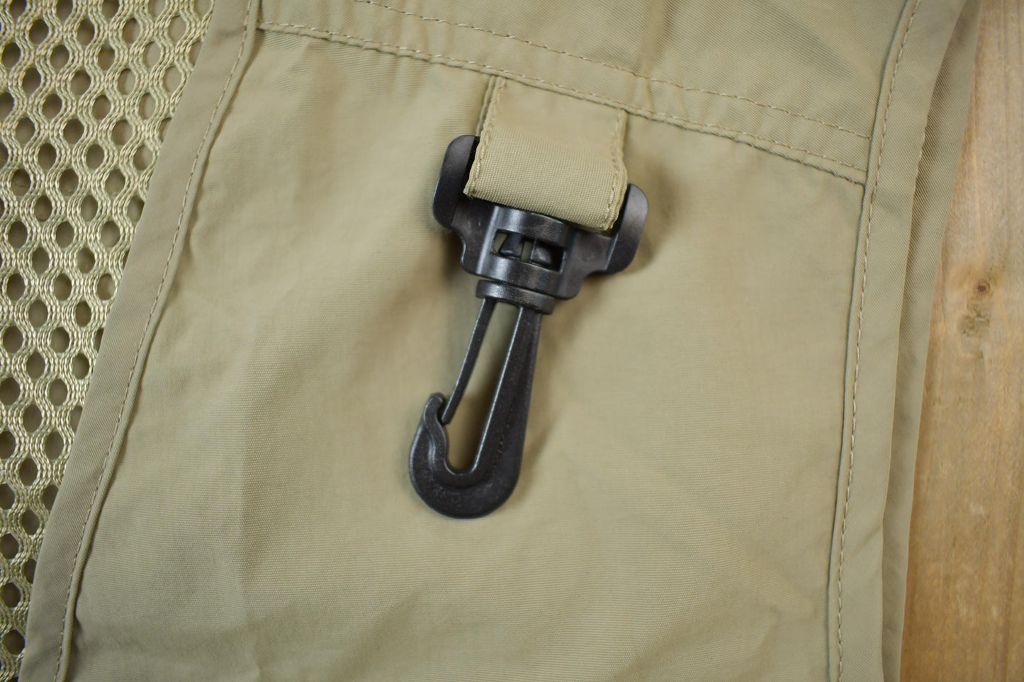 Vintage Y2K Lie Se Zhe Light Nylon Multi Pocket Fishing Vest Men's Large from propervintagecanada