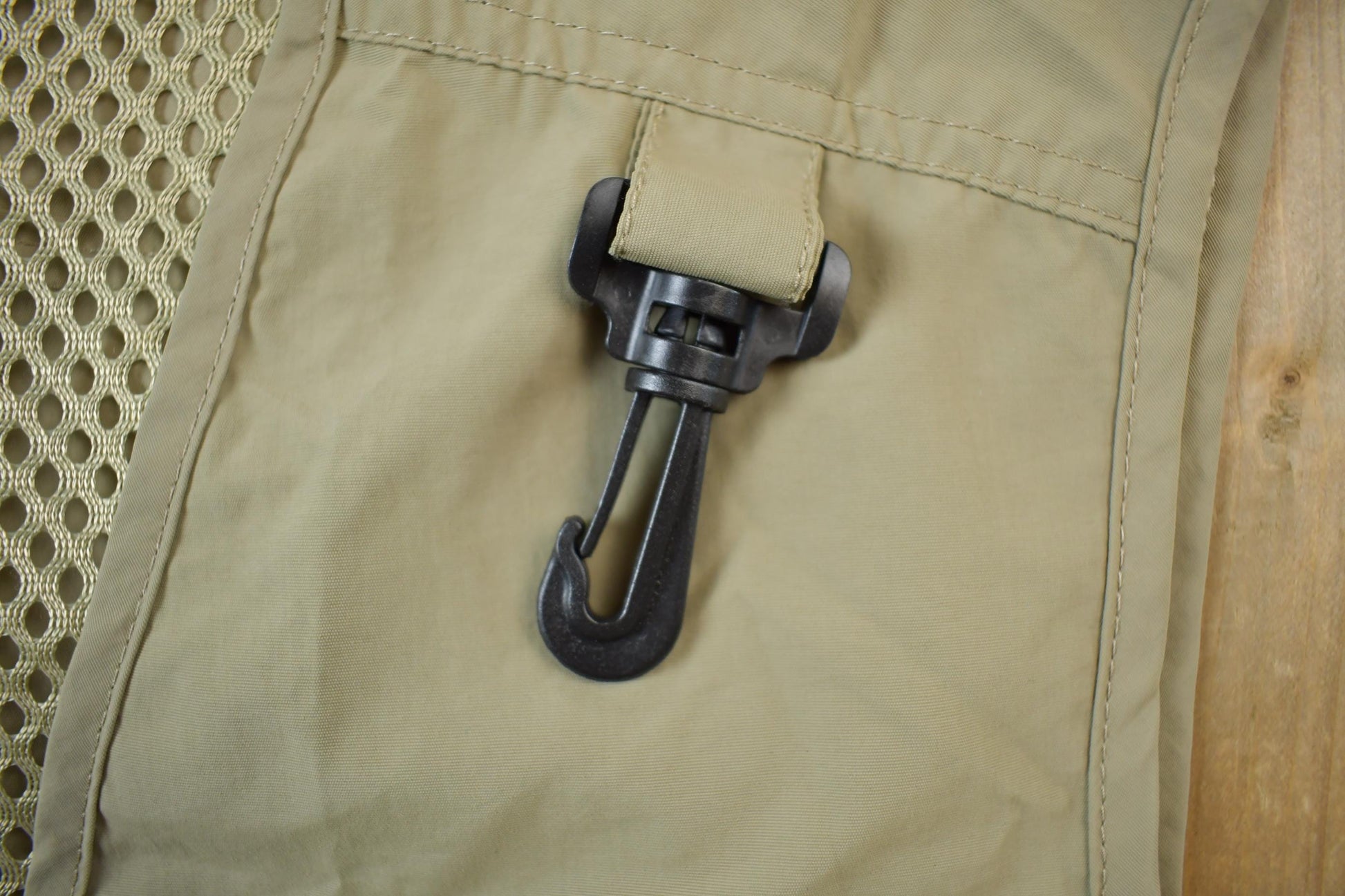 Vintage Y2K Lie Se Zhe Light Nylon Multi Pocket Fishing Vest Men's Large from propervintagecanada