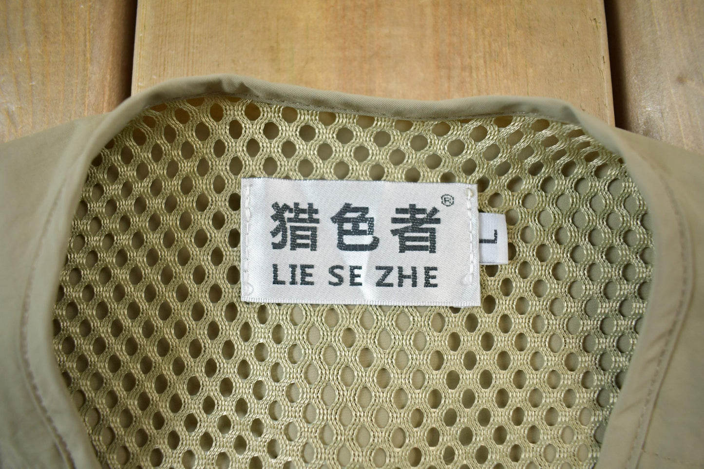 Vintage Y2K Lie Se Zhe Light Nylon Multi Pocket Fishing Vest Men's Large from propervintagecanada