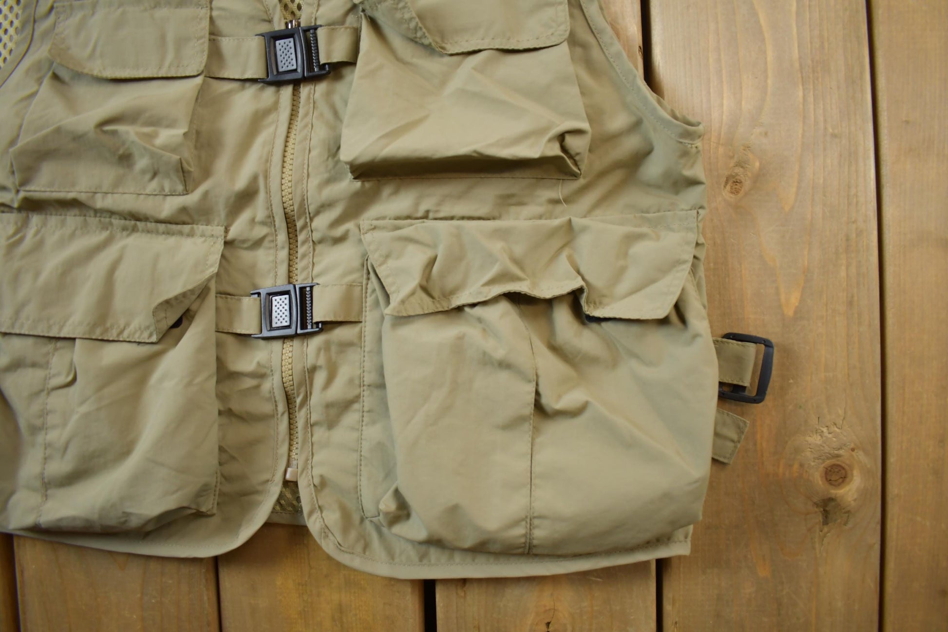 Vintage Y2K Lie Se Zhe Light Nylon Multi Pocket Fishing Vest Men's Large from propervintagecanada