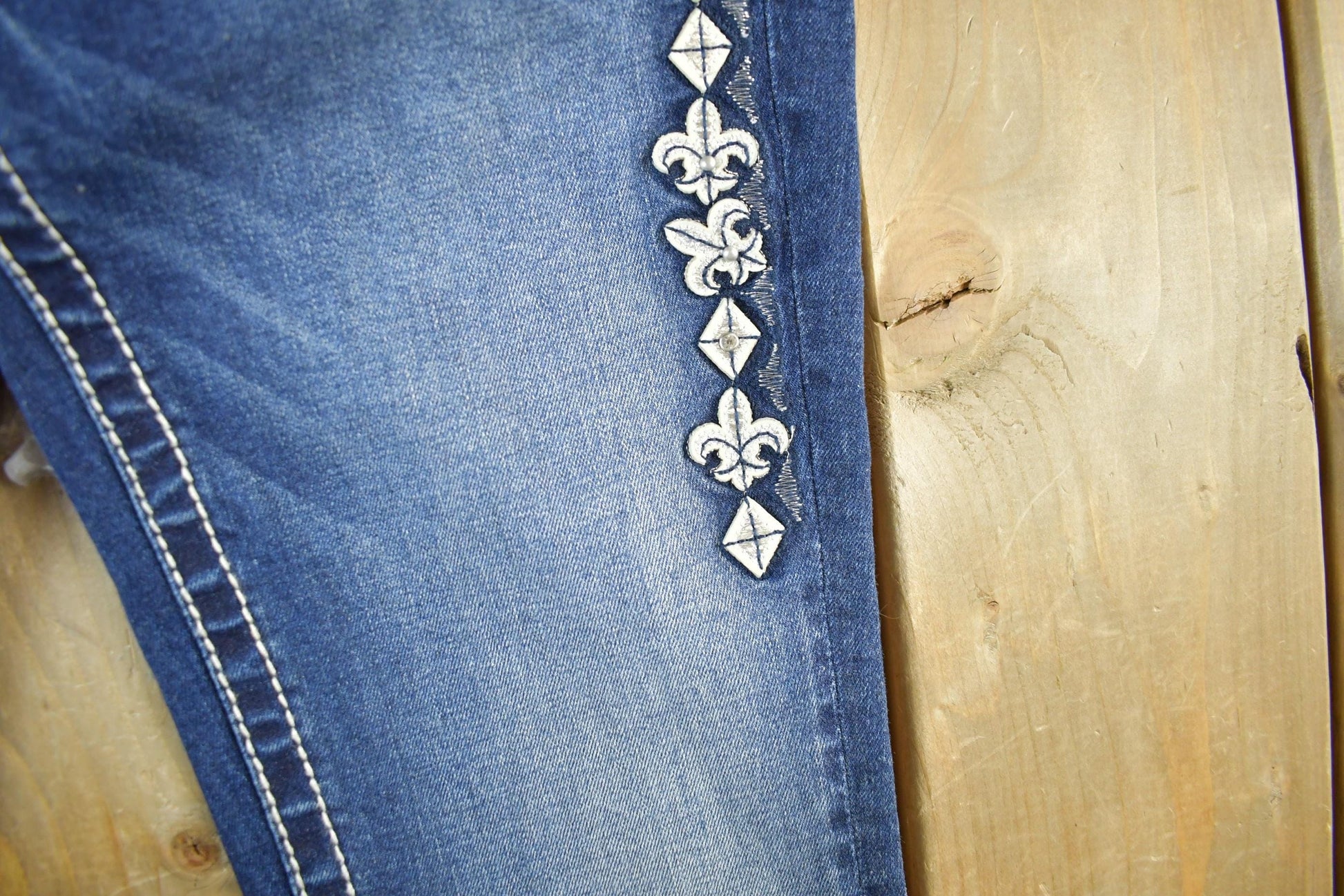 Vintage Y2K Miss Me Bedazzled Chloe Bootcut Low Rise Jeans Women's S 28 x 33