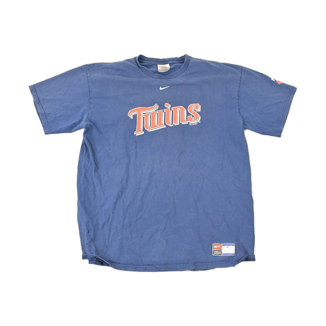 Vintage Y2K Nike Minnesota Twins Centre Scoosh MLB T-Shirt Men's XL from propervintagecanada