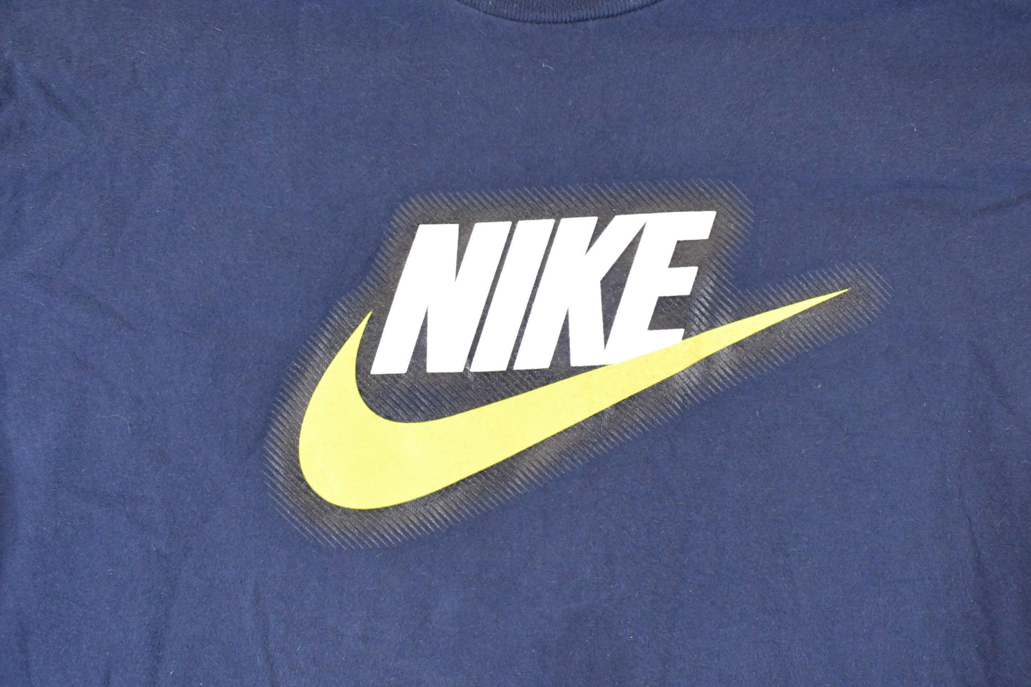 Vintage Y2K Nike T-Shirt Men's M / Swoosh Logo / 2000s Graphic Tee from propervintagecanada