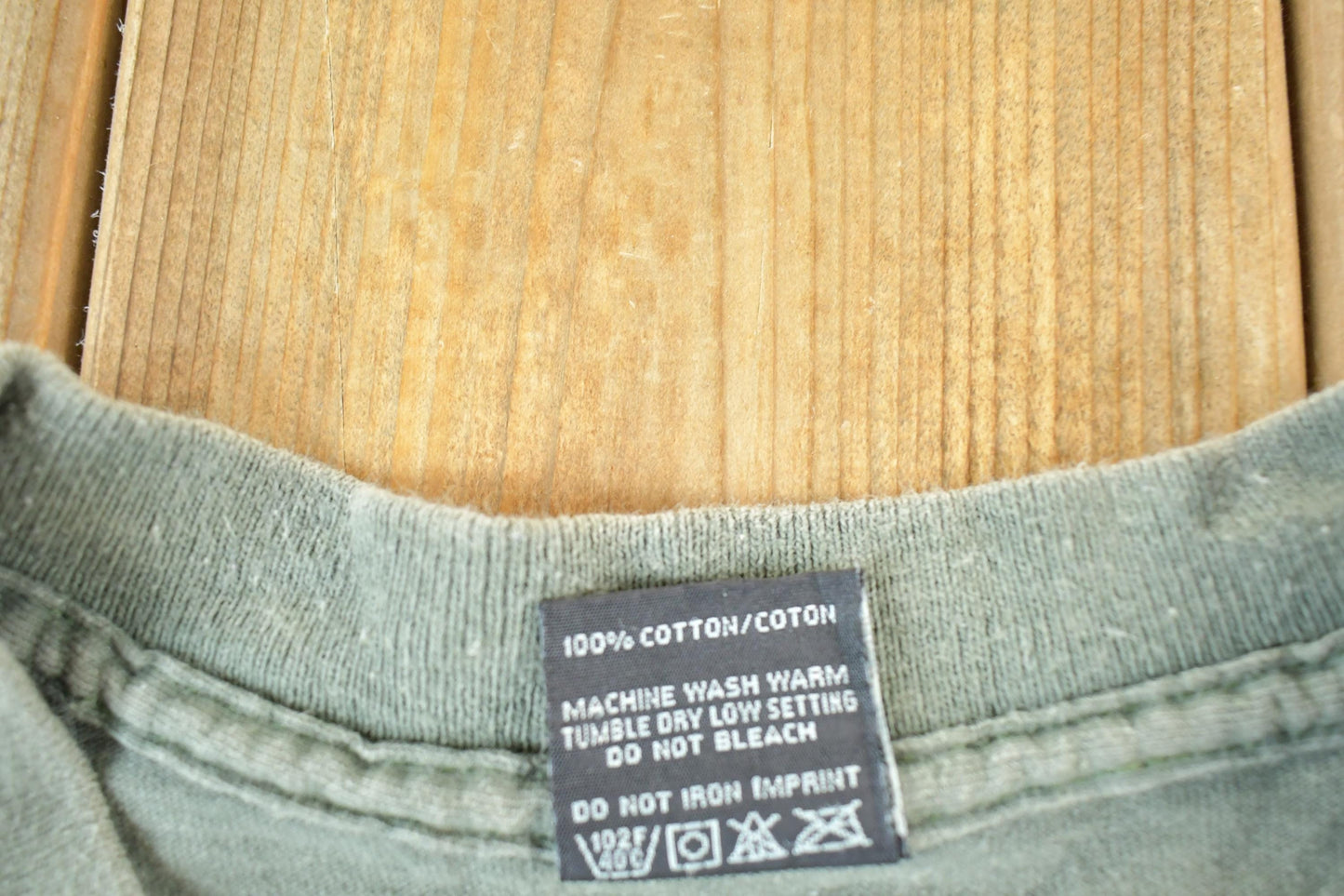 Vintage Y2K Quicksilver Souvenir Surfing T-Shirt Mens L from propervintagecanada