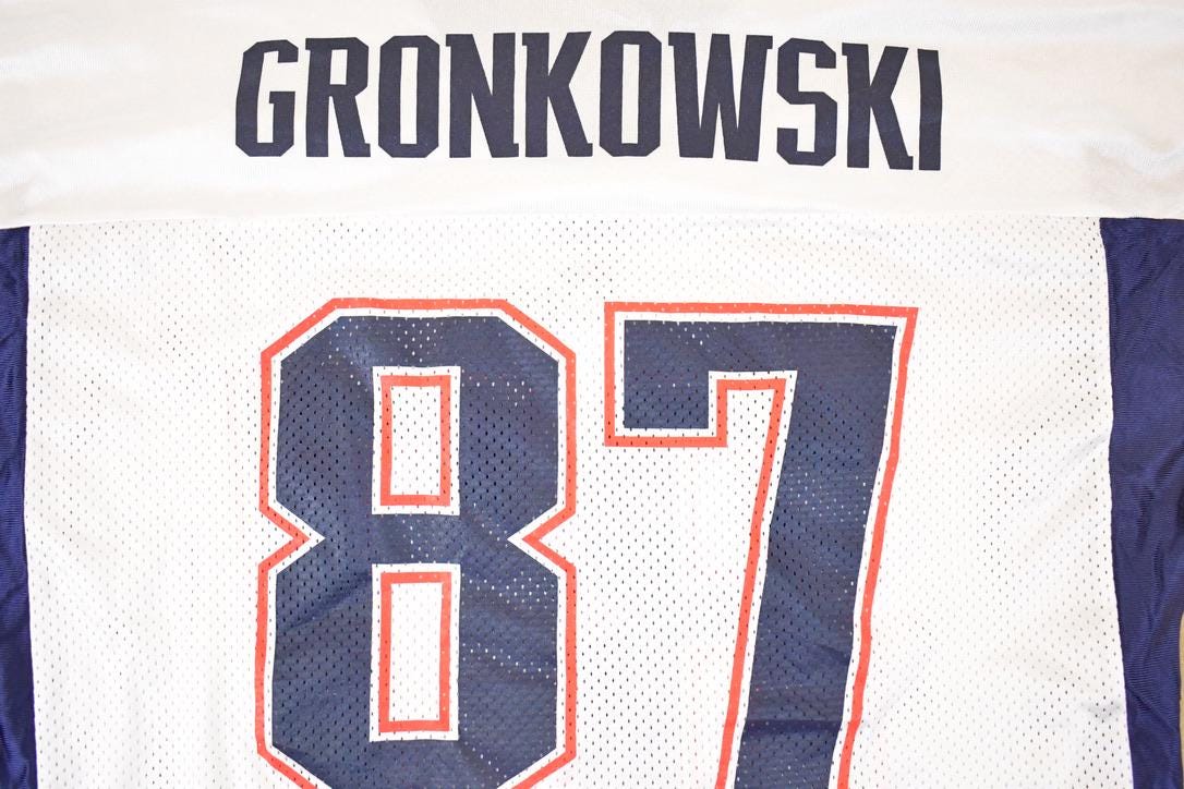 Vintage Y2K Reebok New England Patriots Rob Gronkowski NFL Jersey Men's XL from propervintagecanada