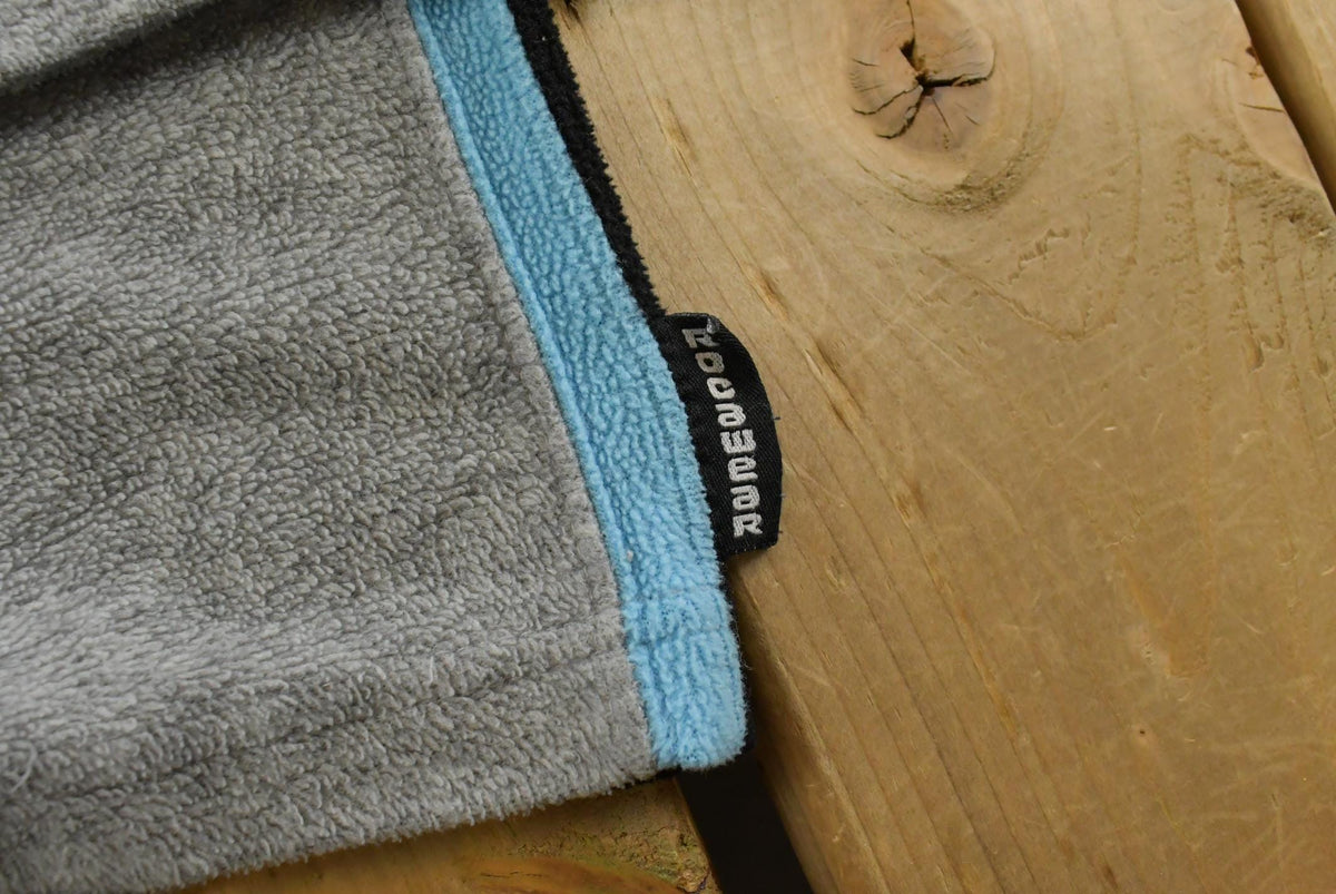Vintage Y2K Rocawear Fleece Sweater Men's XL from propervintagecanada