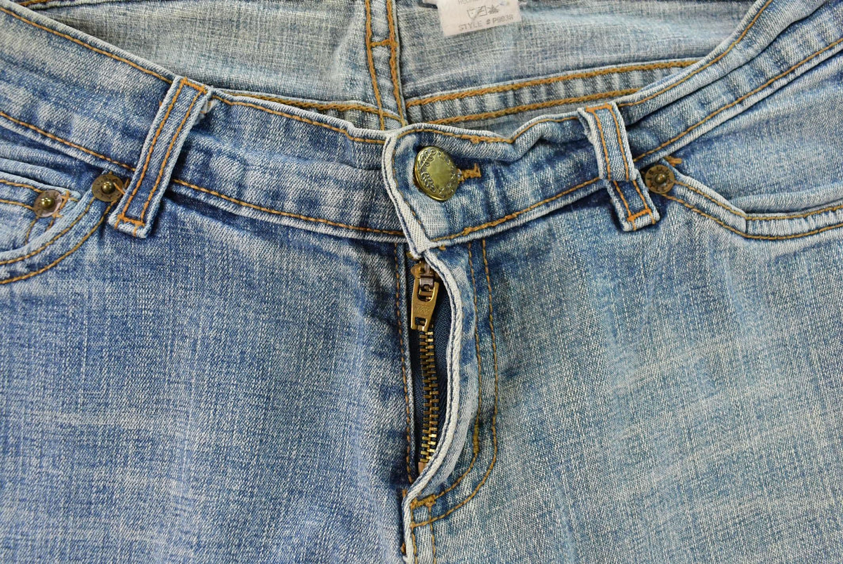 Vintage Y2K RT Low Rise Flare Denim Jeans Women's 28 x 32 from propervintagecanada