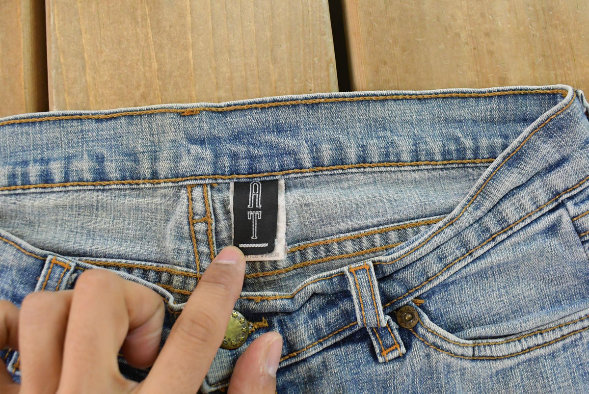 Vintage Y2K RT Low Rise Flare Denim Jeans Women's 28 x 32 from propervintagecanada