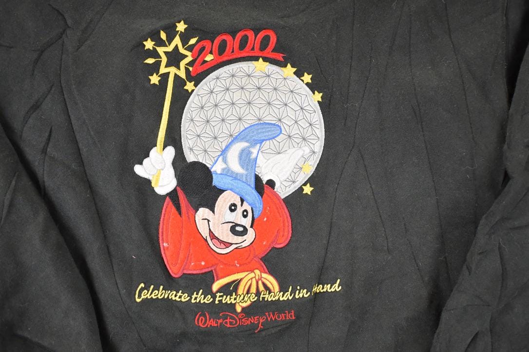 Vintage Y2K Walt Disney World Embroidered Crewneck Sweater Men's M from propervintagecanada