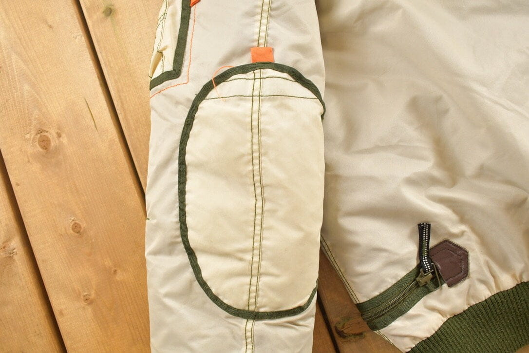 Vintage Y2K White Parasuco Tech Coyote Fur Trim Ski Jacket Men's Medium from propervintagecanada