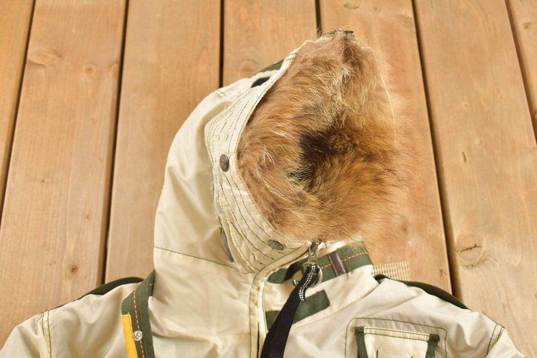 Vintage Y2K White Parasuco Tech Coyote Fur Trim Ski Jacket Men's Medium from propervintagecanada