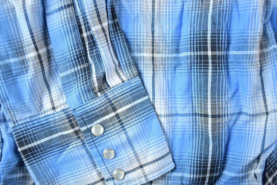 Vintage Y2K Wrangler Western Style Plaid Button Up Shirt Mens M from propervintagecanada