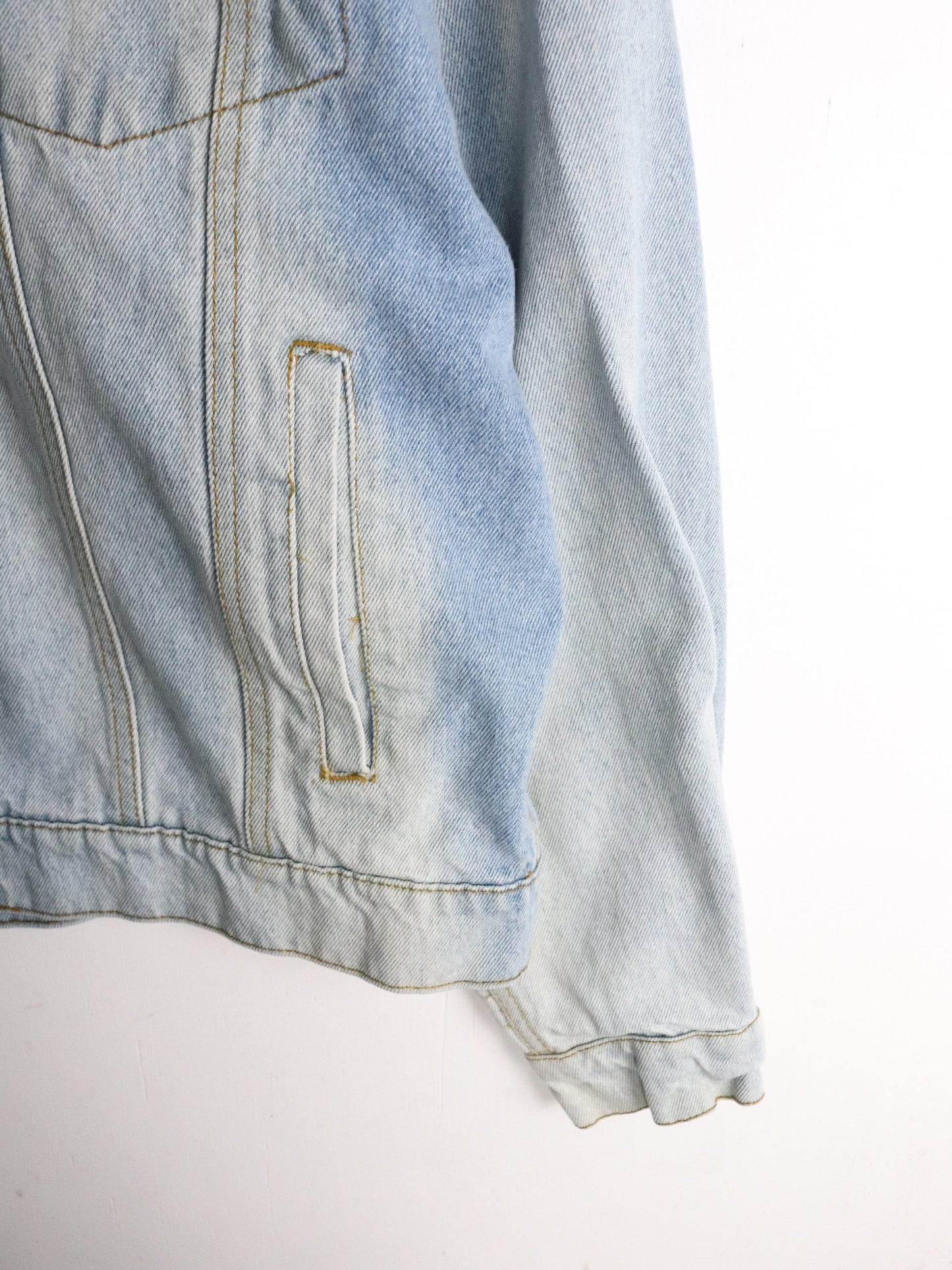 Wrangler Jacket Mens Medium Blue Denim Trucker from propervintagecanada