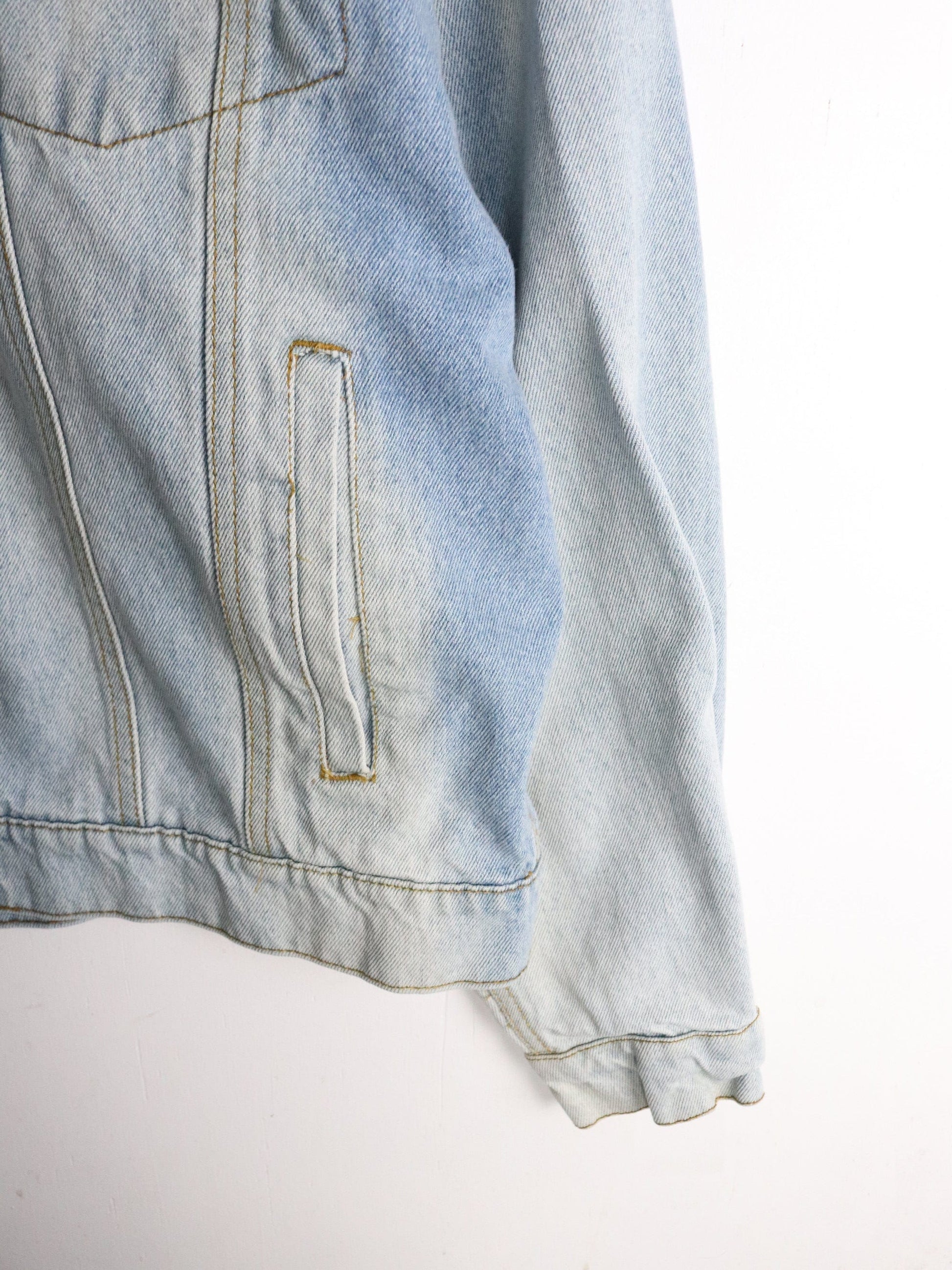 Wrangler Jacket Mens Medium Blue Denim Trucker from propervintagecanada