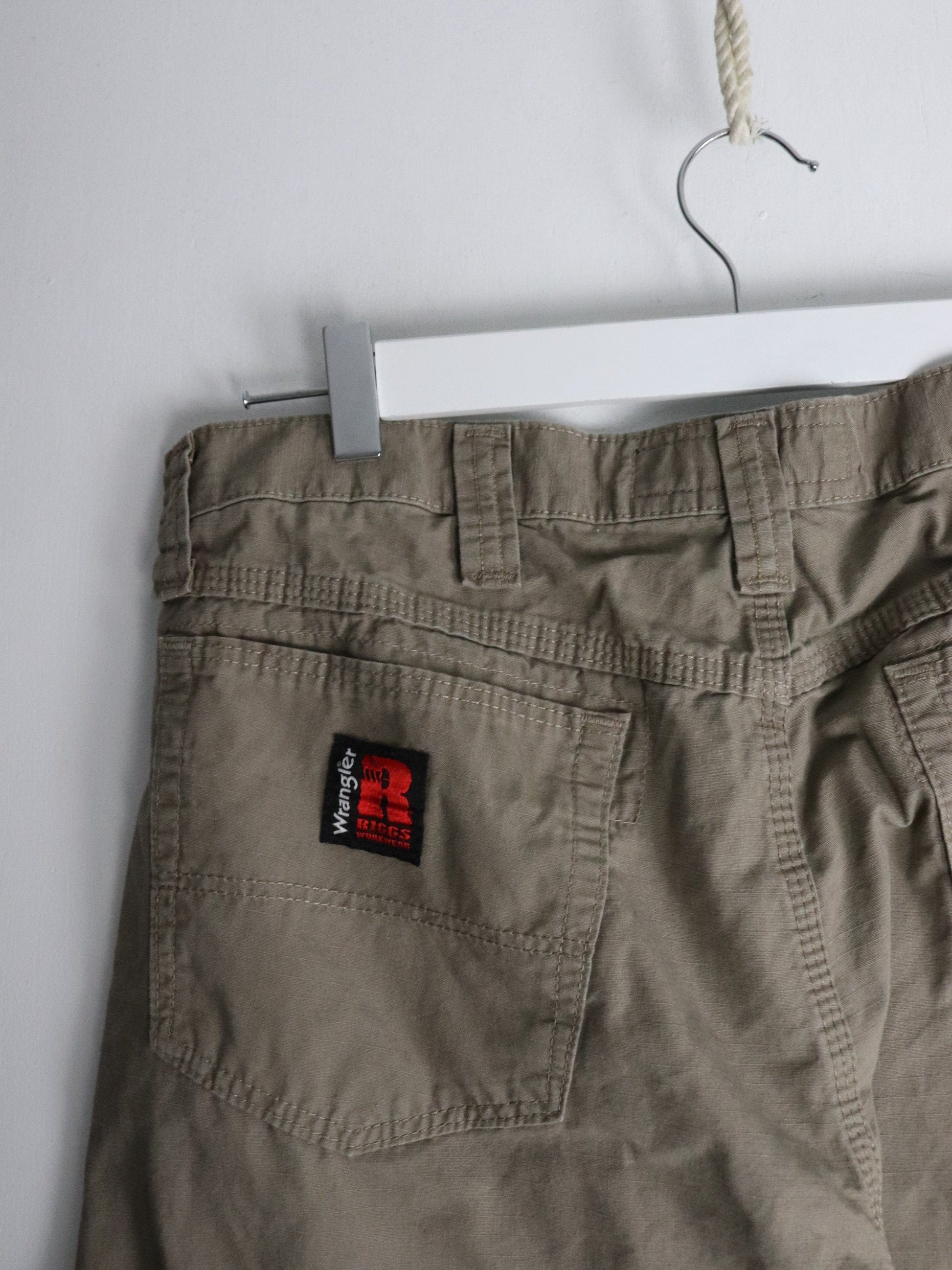 Wrangler Riggs Work Wear Pants Fits Mens 34 x 31 Brown Carpenters from propervintagecanada