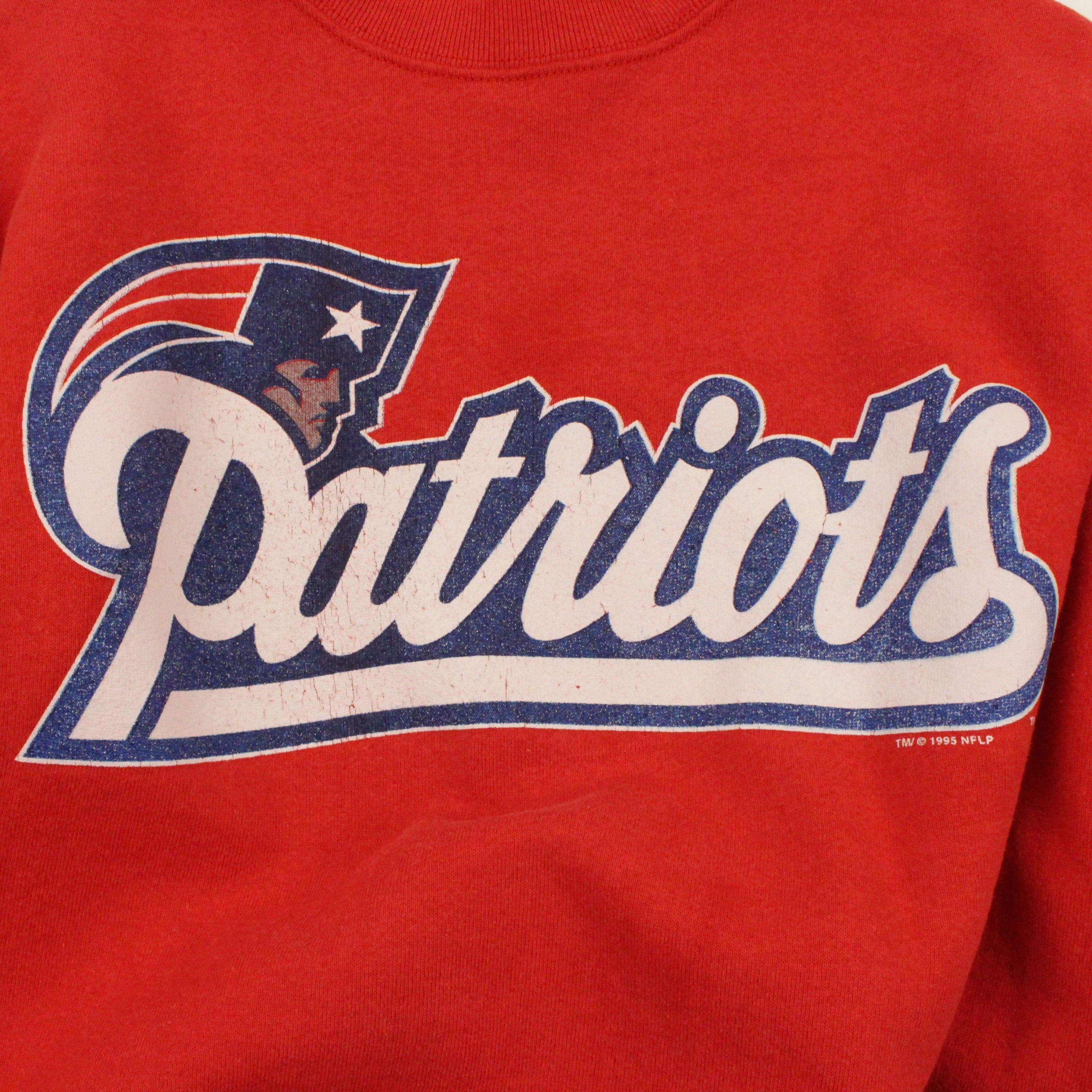 NEW ENGLAND PATRIOTS VINTAGE 90s RUSSELL ATHLETIC NFL FOOTBALL SWEATSHIRT  MEDIUM